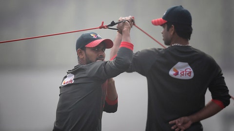Razzak, Taijul put Sri Lanka on a spin