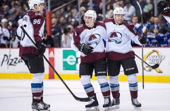 MacKinnon scores in OT, Avalanche beat Canucks 5-4 (Feb 21, 2018)