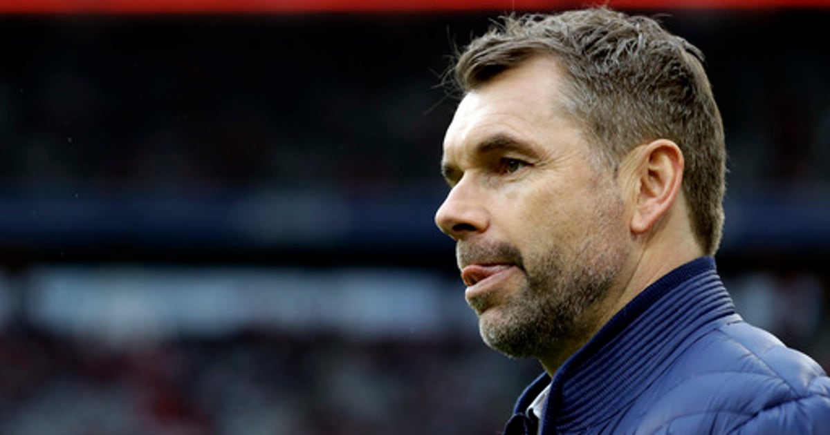Hamburger SV fires coach Bernd Hollerbach
Hamburger SV fires coach Bernd Hollerbach