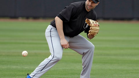 Neil Walker signing with Yankees pending a physical Neil Walker signing with Yankees pending a physical