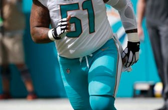 LA Chargers sign ex-Miami center Mike Pouncey to 2-year deal