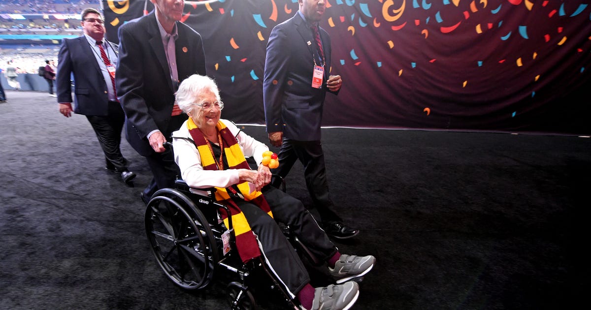 Sister Jean stays faithful when Loyola's Final Four run ends
Sister Jean stays faithful when Loyola's Final Four run ends