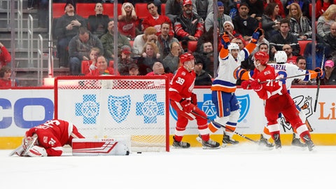 Red Wings sign GM Ken Holland to a 2-year contract extension