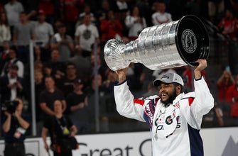 Capitals re-sign playoff star Smith-Pelly to 1-year deal