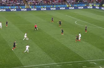 
					KANE (England) has a shot which is off target
				