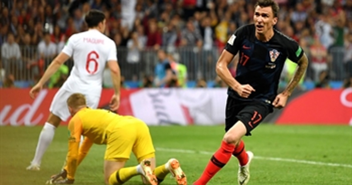 Mario Mandzukic capitalizes in extra time to send Croatia to the 2018 FIFA World Cup™ Final
Mario Mandzukic capitalizes in extra time to send Croatia to the 2018 FIFA World Cup™ Final