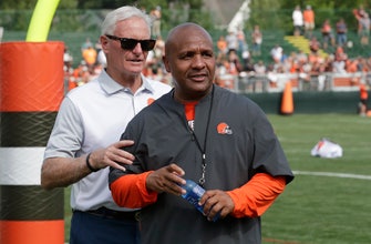 Browns coach Jackson coping with deaths of mother, brother