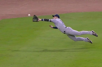 
					Ryan Braun’s amazing diving save to end the seventh inning
				