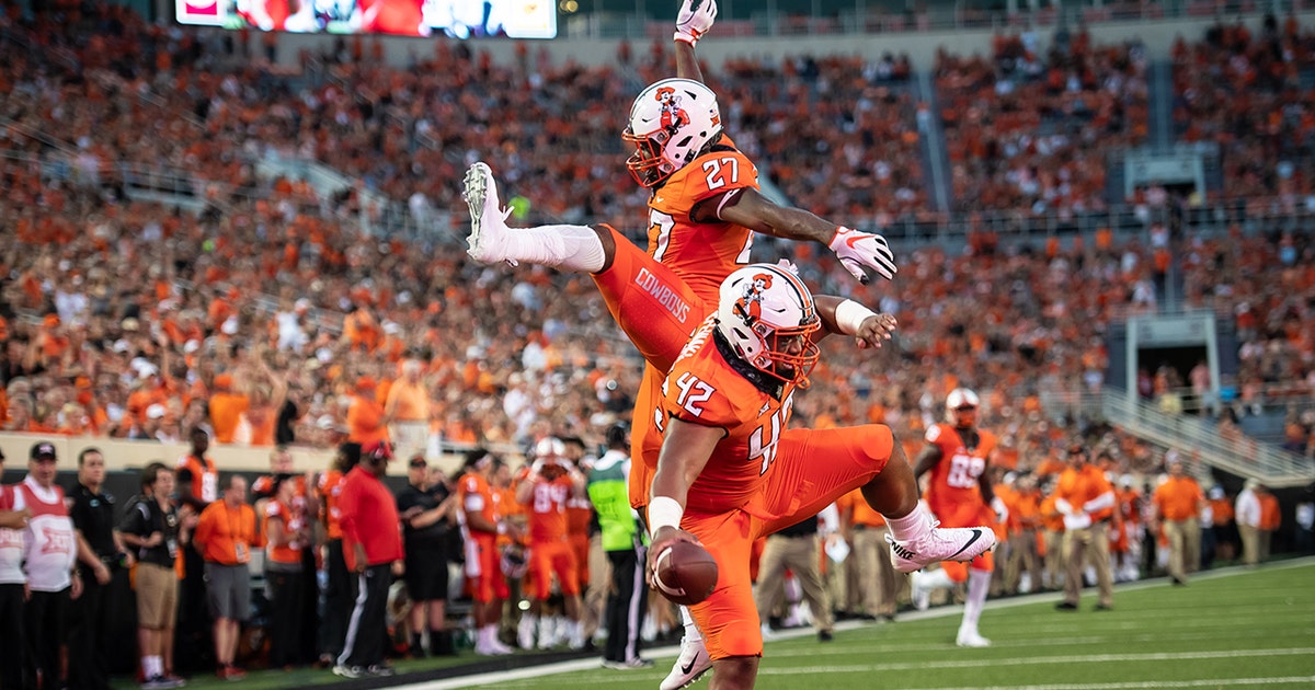 oklahoma state cruises past