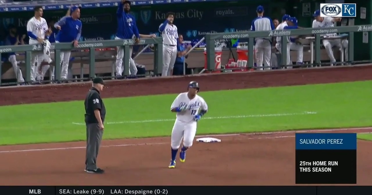 WATCH: Salvy and Boni hit back-to-back home runs
WATCH: Salvy and Boni hit back-to-back home runs