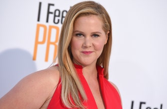 
					Amy Schumer: No Super Bowl ads in support of Kaepernick
				