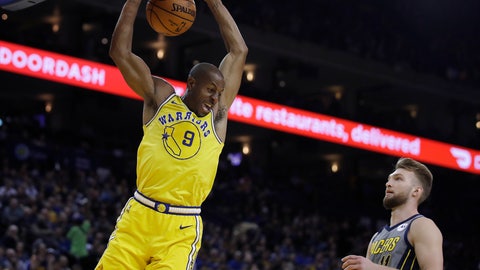 Mavericks rout Curry-less Warriors