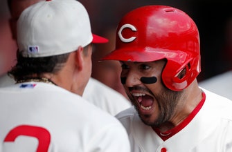 
					Suarez homers early, Reds hold on for 8-6 win over Cubs
				
