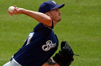 
					Davies pitches into 9th, Brewers clinch series win in Pittsburgh
				