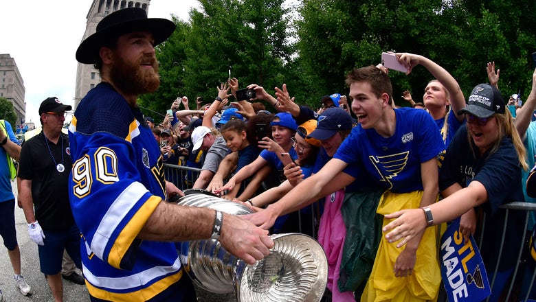 Ryan O'Reilly awarded Selke Trophy for best defensive forward