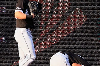 White Sox put Jiménez on IL with nerve contusion in arm