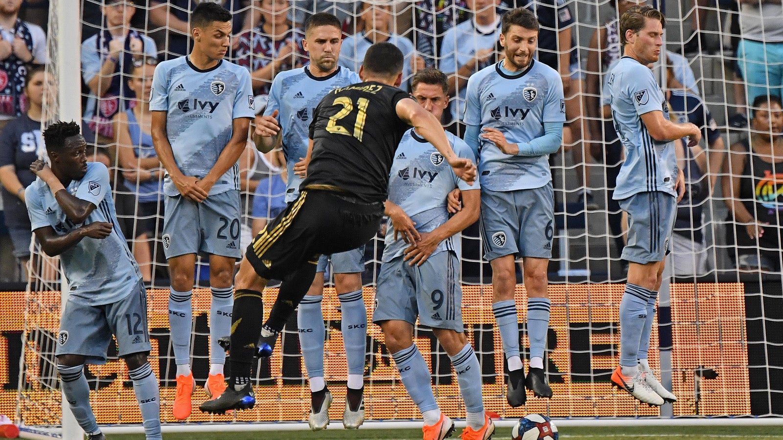 Sporting Kc Suffers Second Straight Loss 5 1 To Lafc Fox Sports