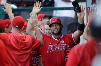 
					Pujols sets career hit mark for foreign-born players in win
				
