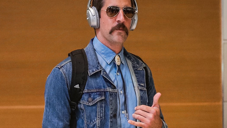 Top Tweets: Packers' Rodgers sports Canadian tuxedo in Winnipeg