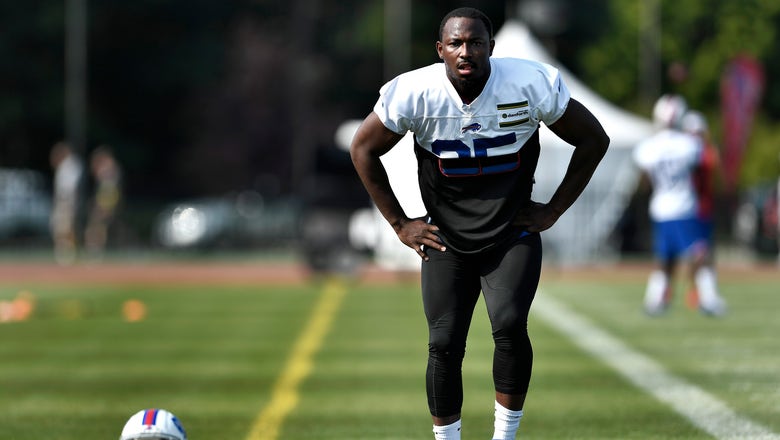 Chiefs add depth to backfield, sign McCoy to one-year deal