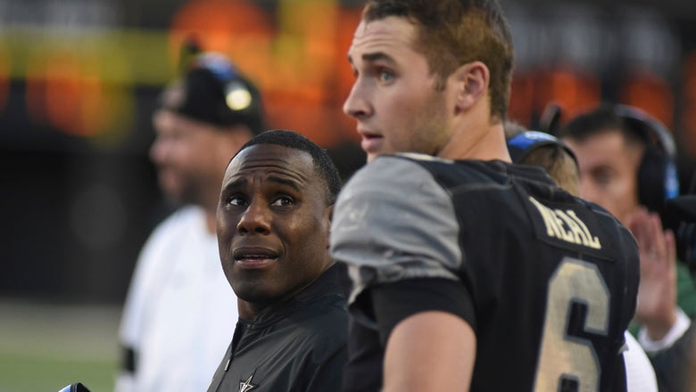 Oblad, Magyar lead UNLV over Vanderbilt 34-10