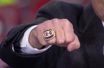 
					Urban Meyer receives huge welcome, shows off championship ring at Ohio State
				