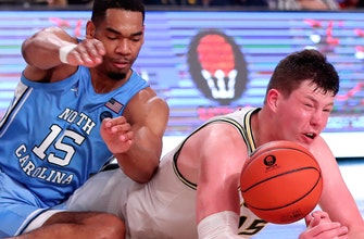 
					Michigan upsets No. 6 North Carolina 73-64, advances to Battle 4 Atlantis championship
				