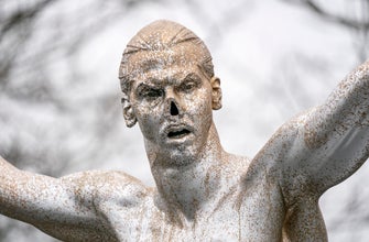 
					Vandals cut off nose of Zlatan Ibrahimovic's statue in Malmo
				
