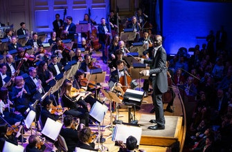 
					Celtics rookie conducts Boston orchestra's holiday concert
				