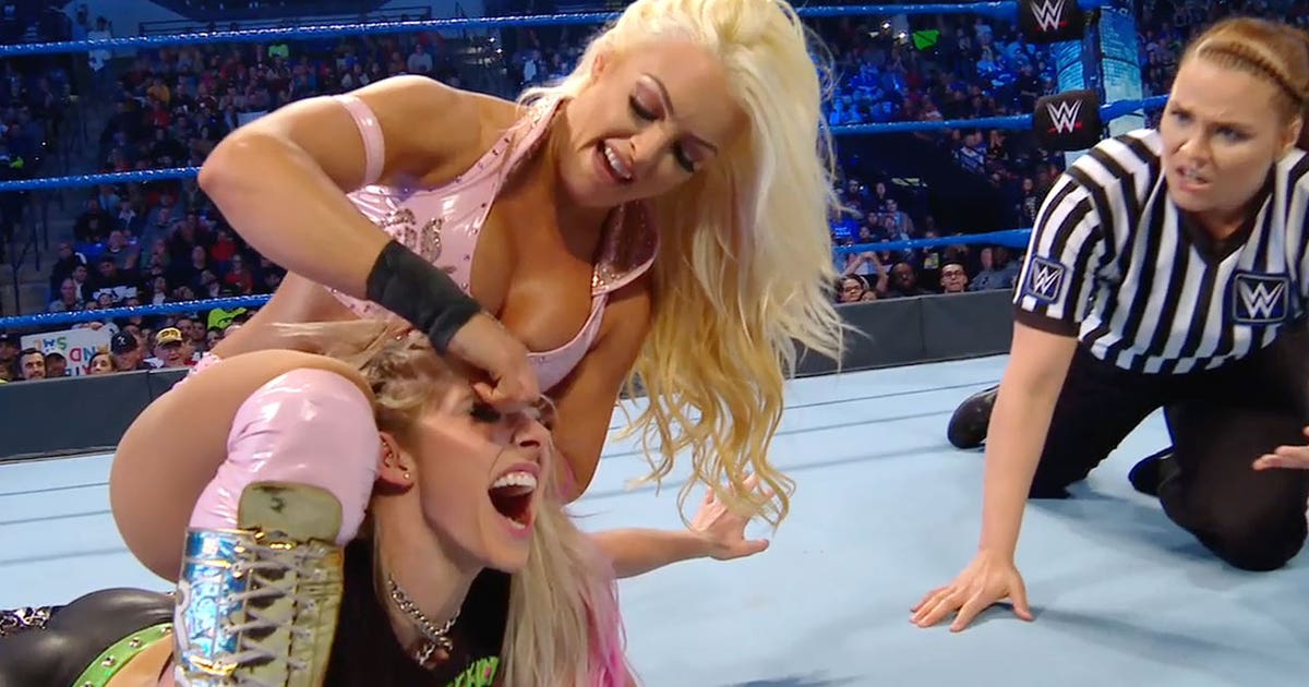 Alexa Bliss Gets The Win In Her Return To Smackdown Vs Mandy Rose 7041