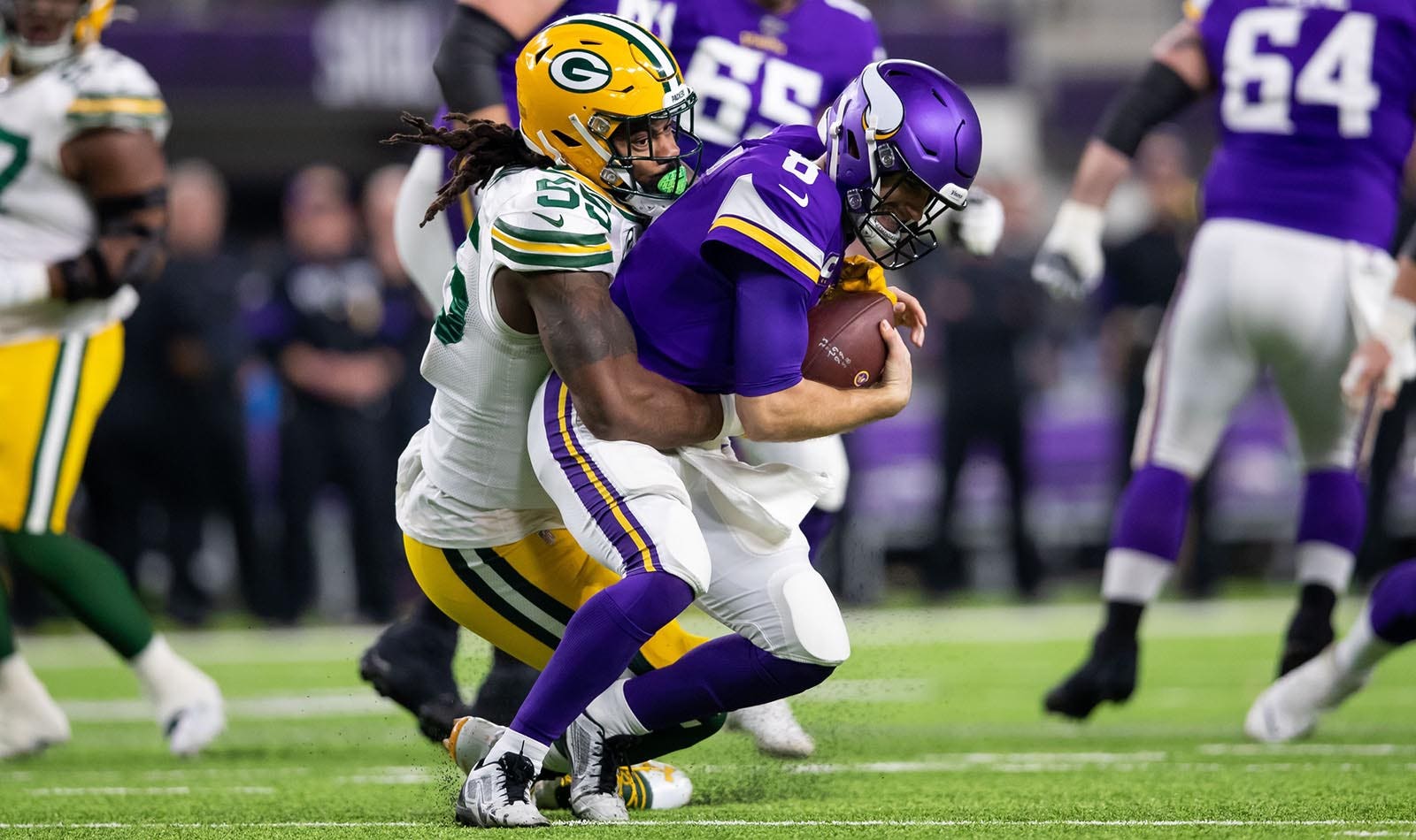 Za'Darius Smith sacks Minnesota quarterback Kirk Cousins.