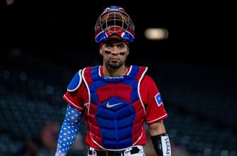 
					Texas Rangers announce signings of Chirinos, Frazier
				