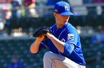 Top prospects Singer and Witt, Jr. make Royals' 60-man roster