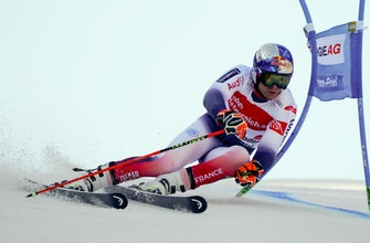 Pinturault leads GS after 1st run, eyes World Cup lead