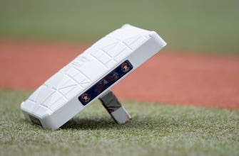 MLB players reject owners' proposal to delay, shorten 2021 season thumbnail