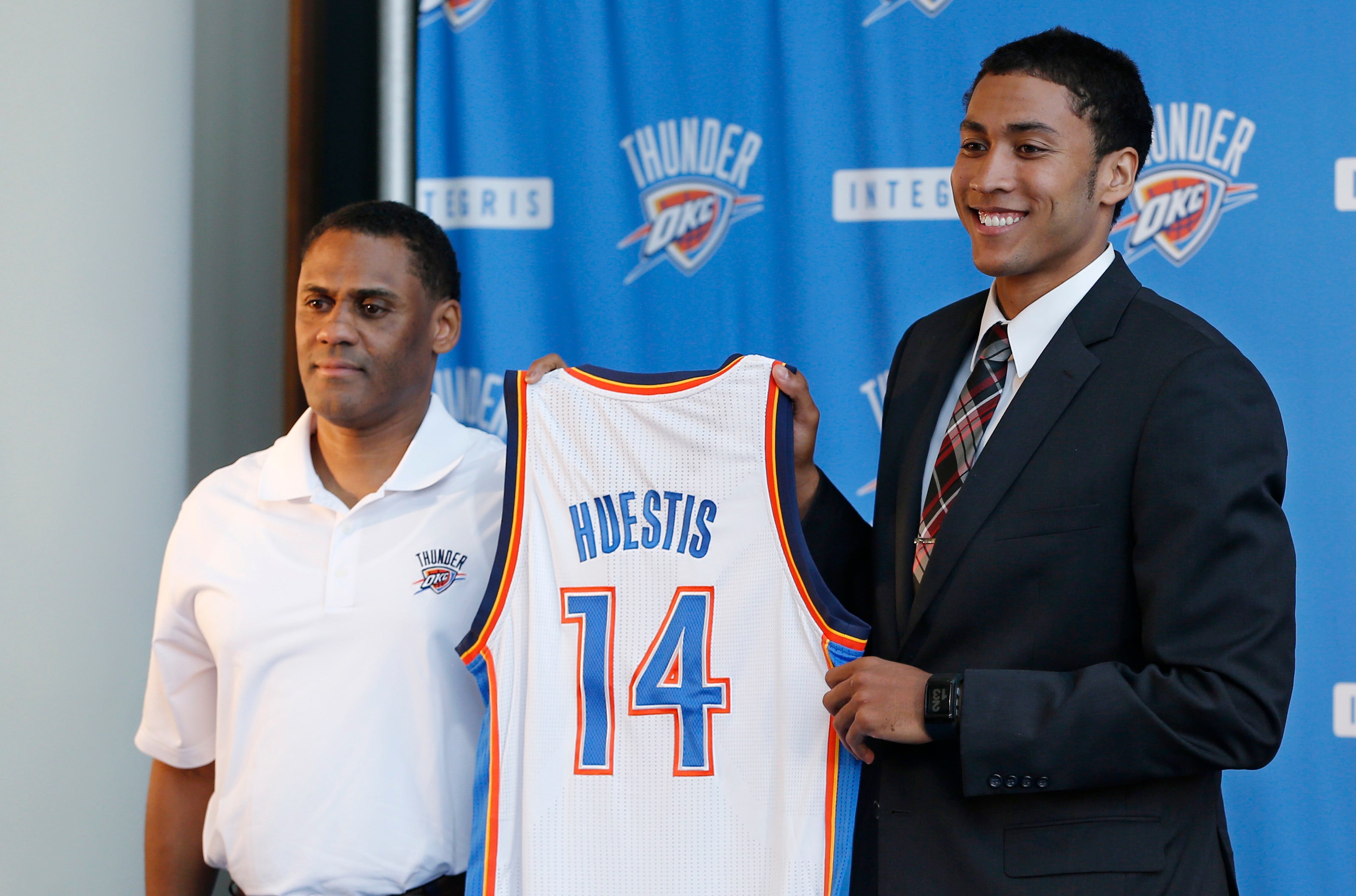 Pistons hire Thunder executive Troy Weaver as new GM FOX Sports