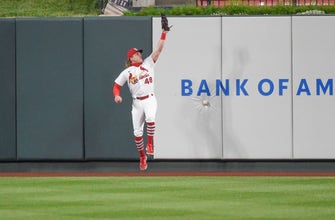 Cardinals' defensive miscue proves costly in 4-2 loss to Reds