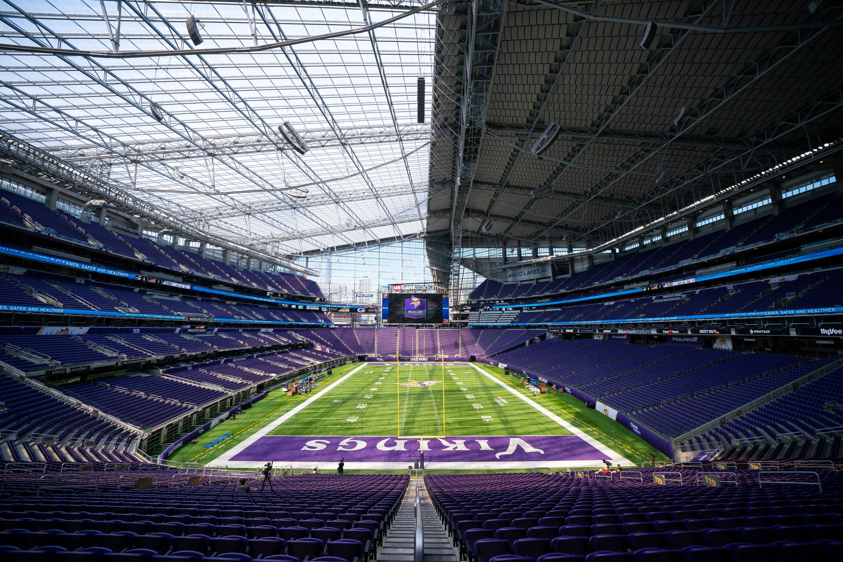 Vikings end scrimmage at U.S. Bank Stadium with statement for social