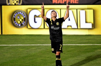 Columbus Crew survive late push from Minnesota United, win 2-1 Columbus Crew survive late push from Minnesota United, win 2-1
