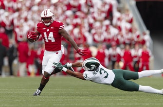 
					'It's their time': Watson, Groshek tasked with replacing Taylor in Badgers offense
				