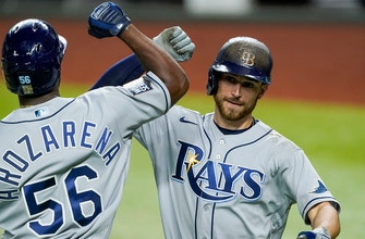 Frank Thomas breaks down Brandon Lowe’s two homers in World Series Game 2 using Samsung Galaxy 5G View app