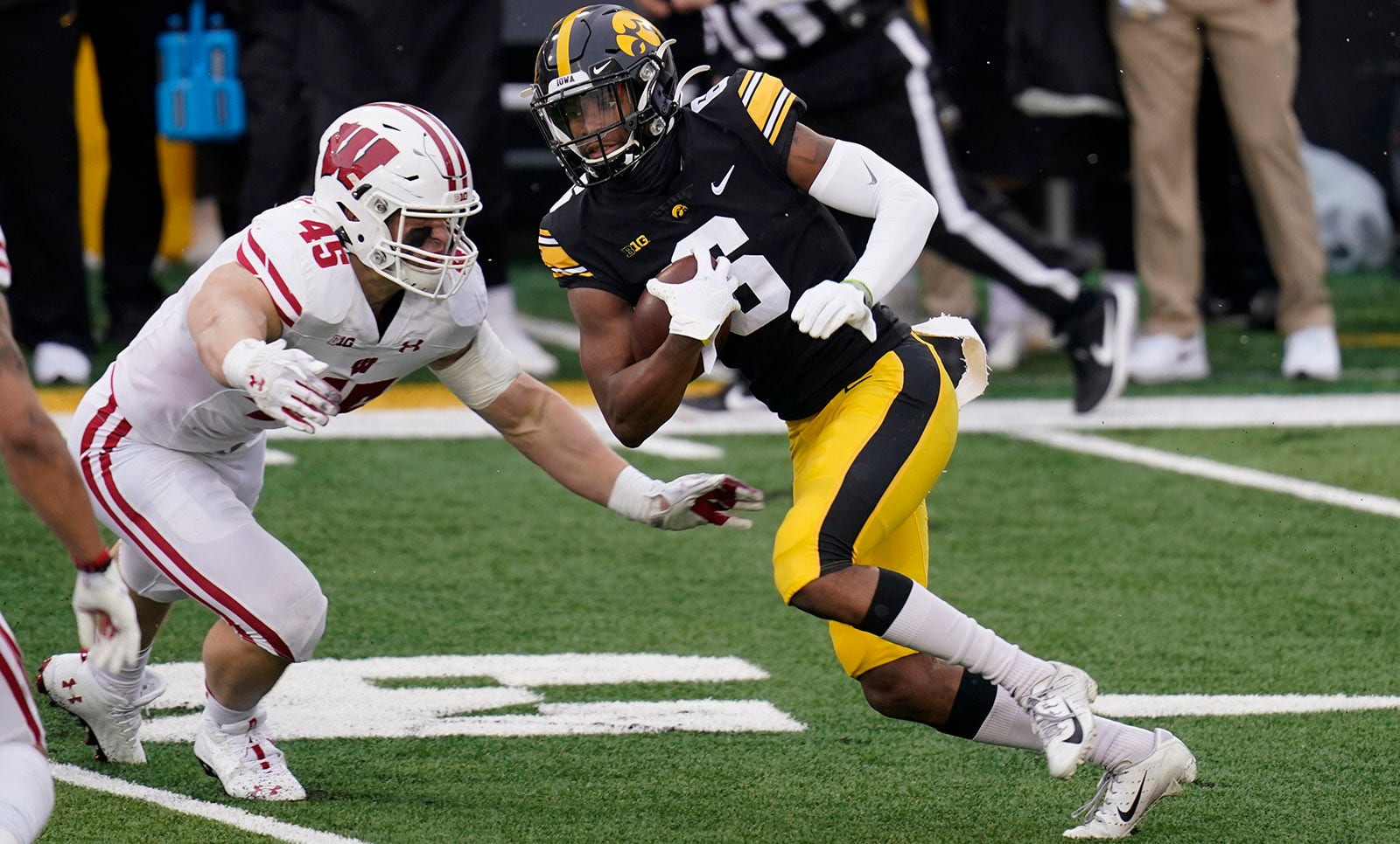Badgers pummeled by 19thranked Iowa 287 FOX Sports