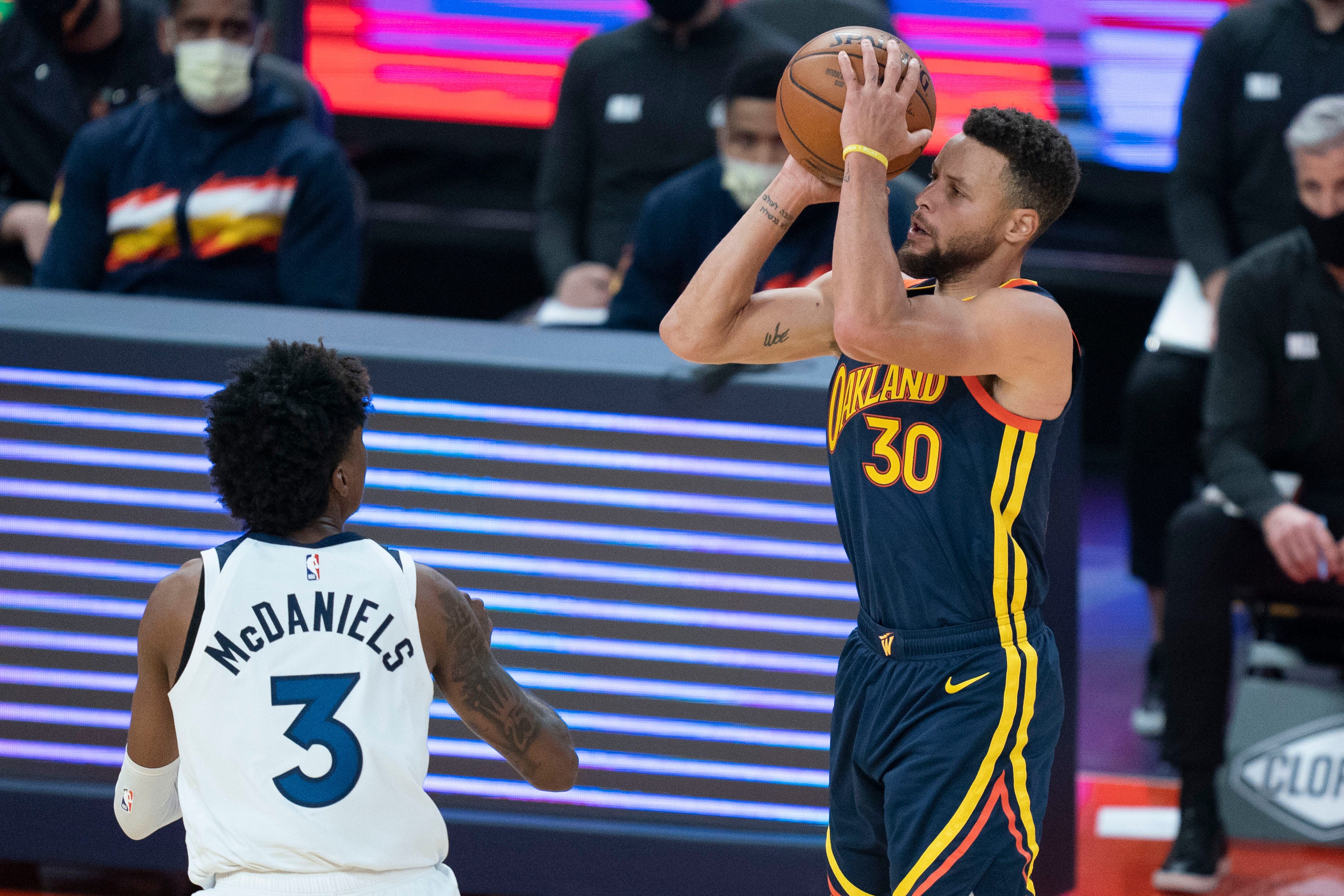 Curry scores 36 points in Timberwolves 130108 loss to Golden State