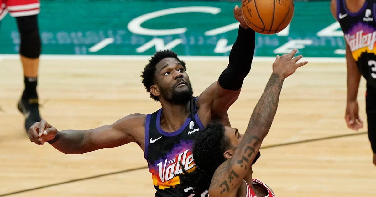 Devin Booker, Deandre Ayton help Suns rally to beat Bulls - FOXSports.com