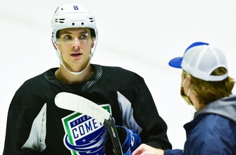 Blues add defenseman Steve Santini to taxi squad