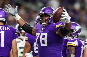Vikings re-sign left guard Dakota Dozier