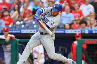 Corey Seager, Max Muncy hit homers as Dodgers cruise to 5-0 win over Phillies