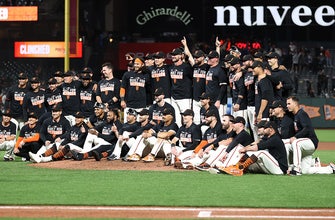 Giants become first to clinch playoff berth, beat Padres 9-1 thumbnail