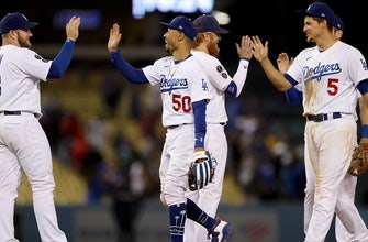 Dodgers clinch playoff berth with 8-4 win over Diamondbacks