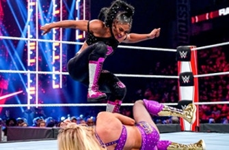 Charlotte Flair y Bianca Belair se preparan para el choque por el título: WWE Now, 18 de octubre de 2021